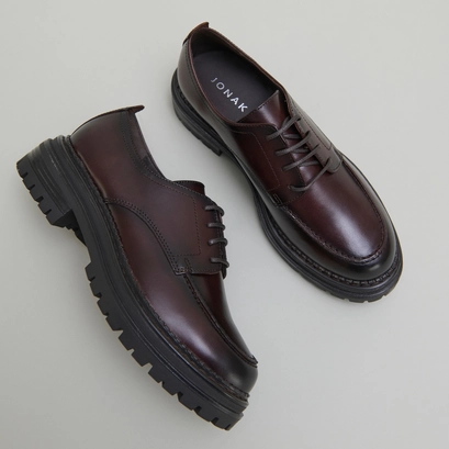 Derbies with notched soles red brown