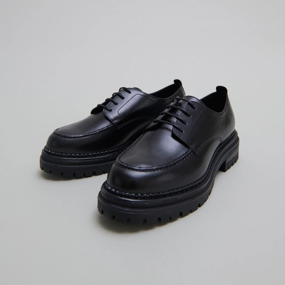 Derbies with notched soles in black leather | adalou