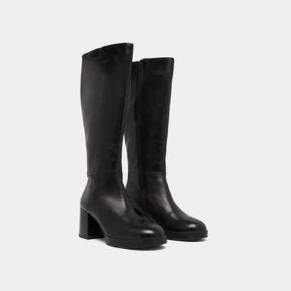 Heeled boots in black leather | anelia