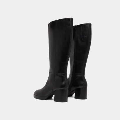 Heeled boots in black leather | anelia