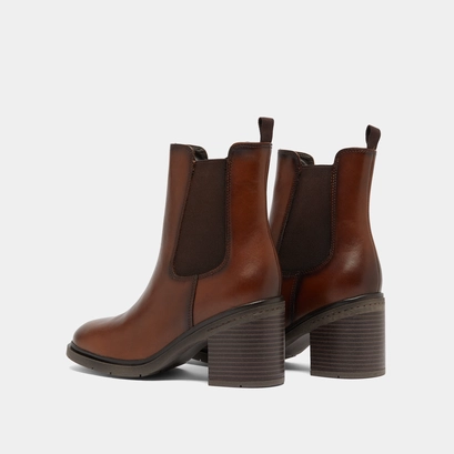 Elasticated ankle boots with rounded toes in cognac leather | atila