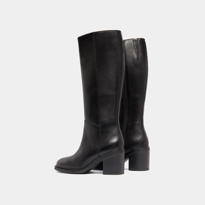 Heeled boots with rounded toes in black leather | atilus