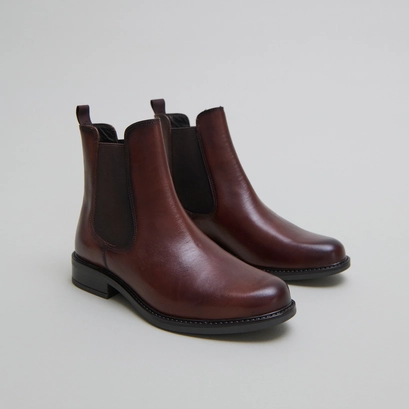 Lowboots with elastics and rounded toes in cognac leather | audry