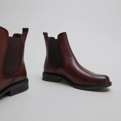 Lowboots with elastics and rounded toes in cognac leather | audry