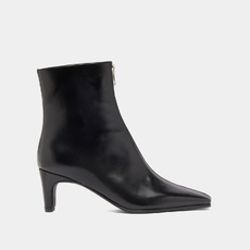 Heeled ankle boots with front zippers black