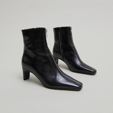 Heeled ankle boots with front zippers black