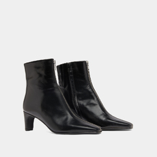 Heeled ankle boots with front zippers black