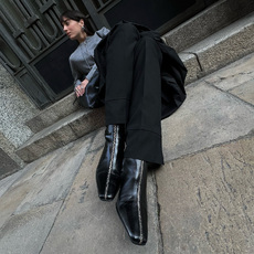 Heeled ankle boots with front zippers black