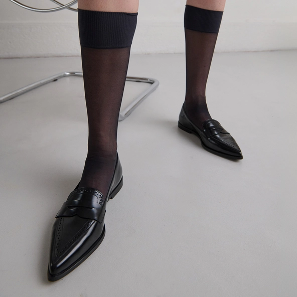 Loafers with pointed toes in black glazed leather | DALINA