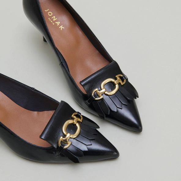 Pumps with gold bits in black leather | DELBA