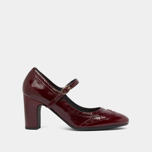 Heeled Mary Jane and perforated details in burgundy shiny leather | DIRIOS