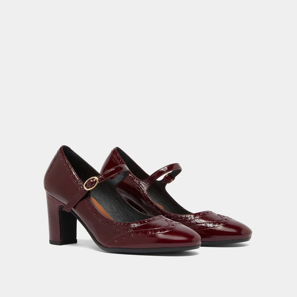Heeled Mary Jane and perforated details in burgundy shiny leather | DIRIOS