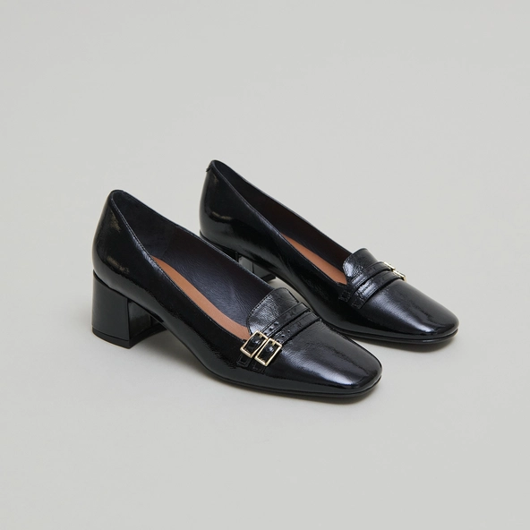 Heeled ballet flats in black pleated patent | DENARIO