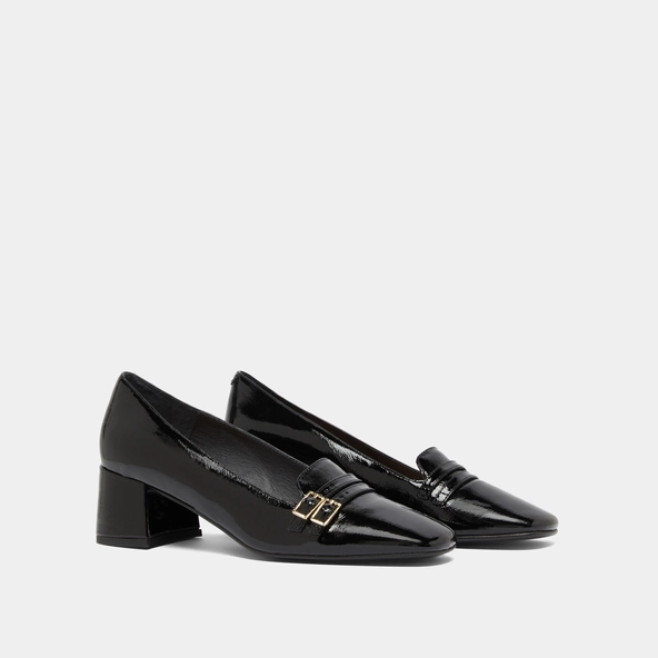 Heeled ballet flats in black pleated patent | DENARIO