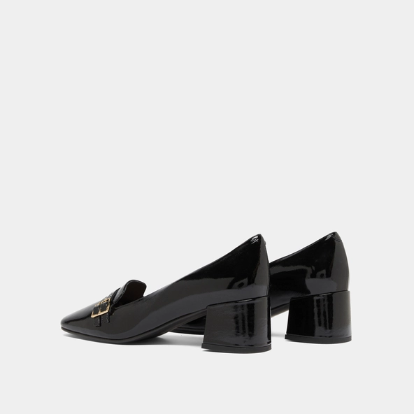 Heeled ballet flats in black pleated patent | DENARIO