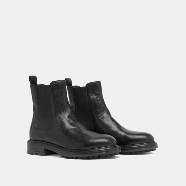 Lowboots with elastic straps and notched soles in black grained leather | CELINA