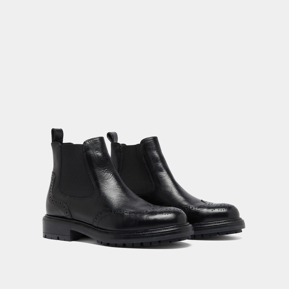 Lowboots with notched soles in black leather | CELIA