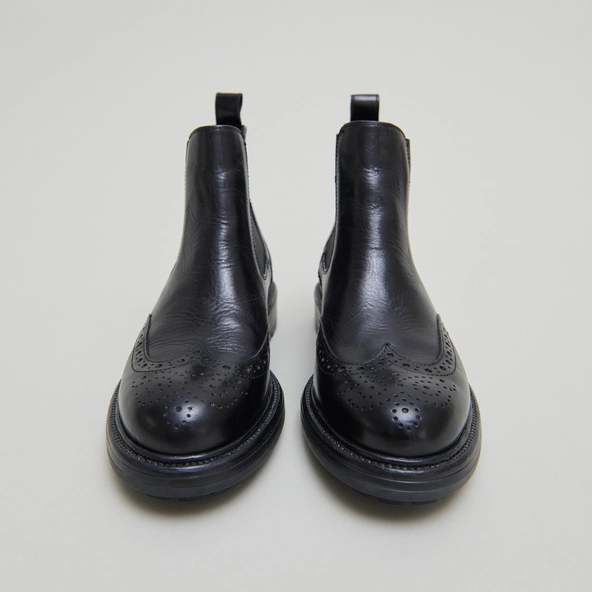 Lowboots with notched soles in black leather | CELIA