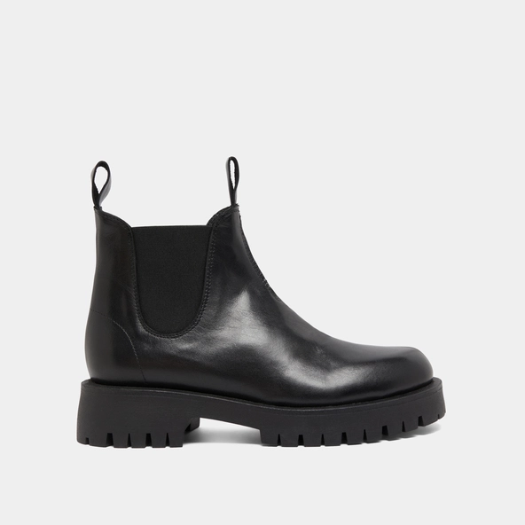 Lowboots with notched soles in black leather | ROCHE