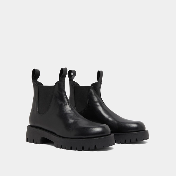 Lowboots with notched soles in black leather | ROCHE