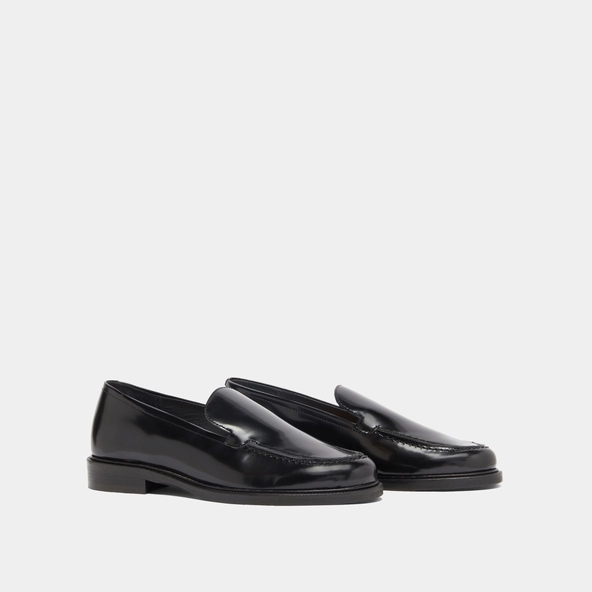 Round-toed loafers in black glazed leather | DIRNO
