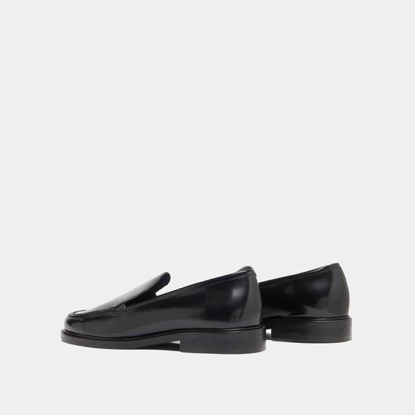 Round-toed loafers in black glazed leather | DIRNO