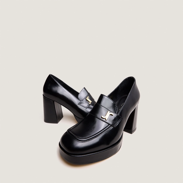 Monogrammed loafers in black leather | VIOLON