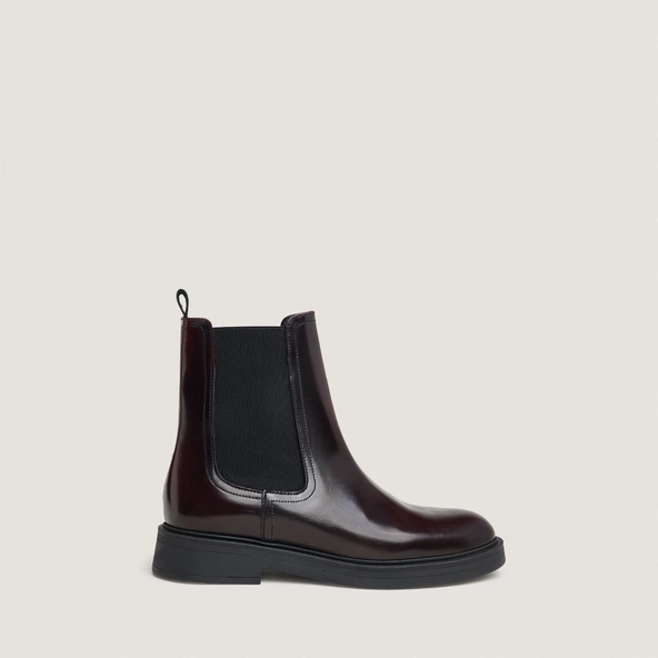 Lowboots with pointed toes in burgundy patinated leather | AGEN