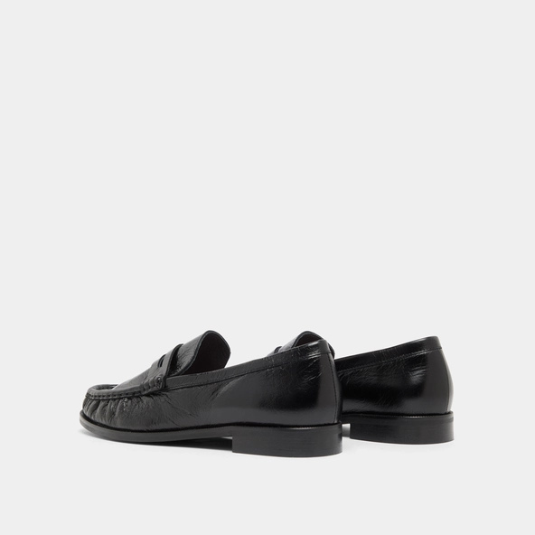 Round-toed loafers in black distressed leather | DELICE