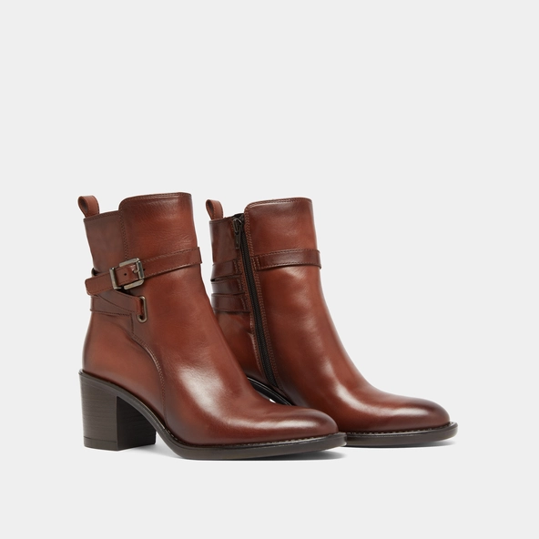 Heeled ankle boots and buckles in cognac patinated leather | CAJOU