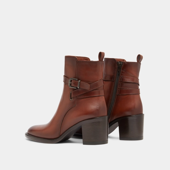 Heeled ankle boots and buckles in cognac patinated leather | CAJOU