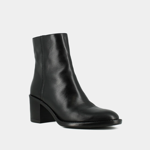 Heeled ankle boots in black leather | CAJUN