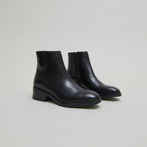 Lowboots with elastics in black leather | GAB
