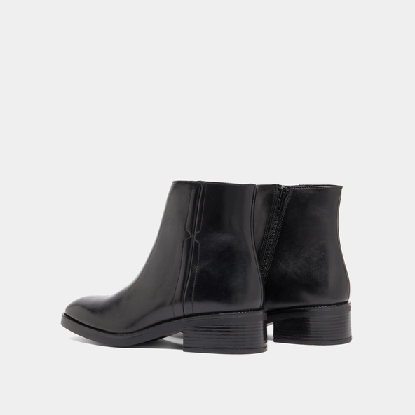 Lowboots with elastics in black leather | GAB