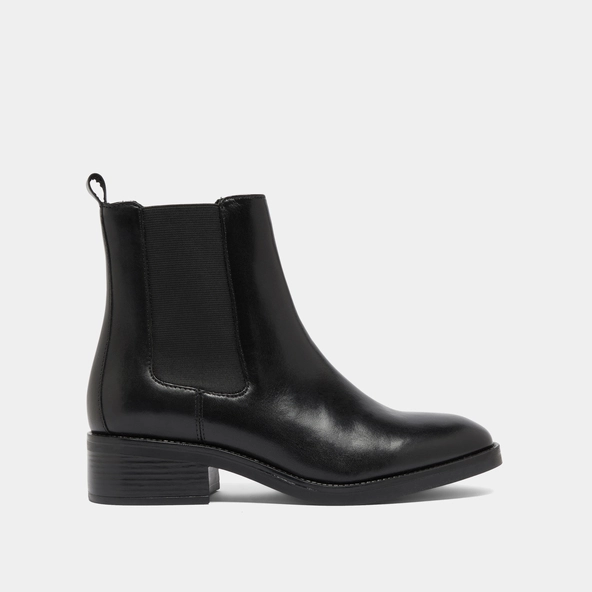 Lowboots with elastics in black leather | GABRIELLE