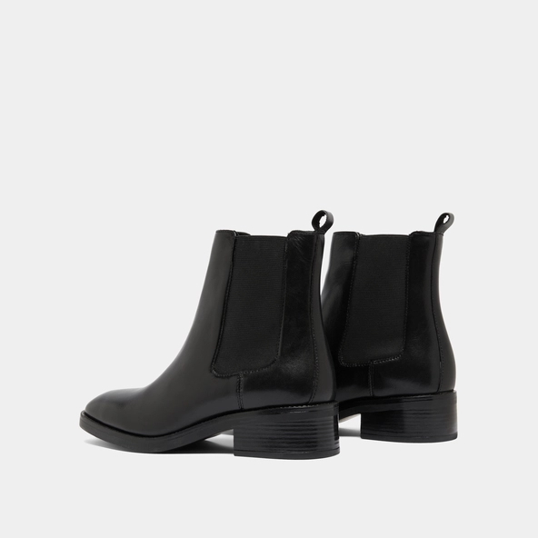Lowboots with elastics in black leather | GABRIELLE