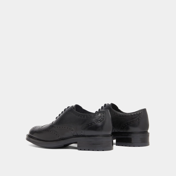 Richelieus with openwork details in black leather | GAD