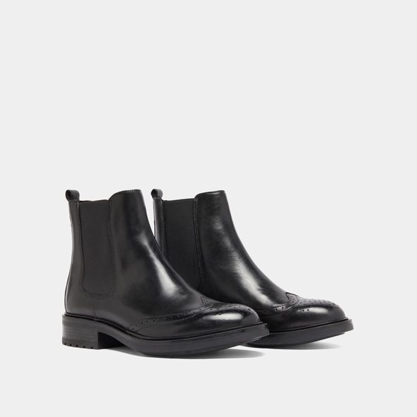 Lowboots with elastic straps and openwork details in black leather | GADDY