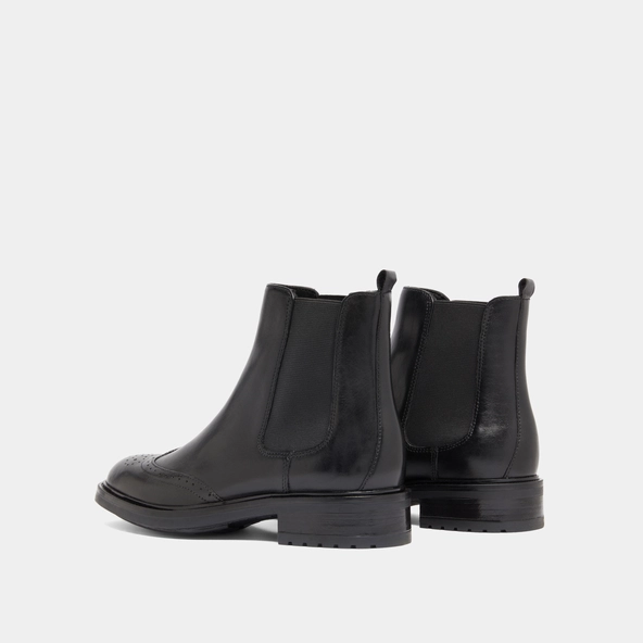 Lowboots with elastic straps and openwork details in black leather | GADDY
