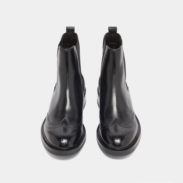 Lowboots with elastic straps and openwork details in black leather | GADDY