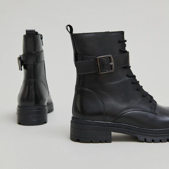 Lace-up ankle boots with notched soles in black leather | GIPSY