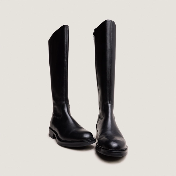 Boots with notched heels in black leather | GRACIANA