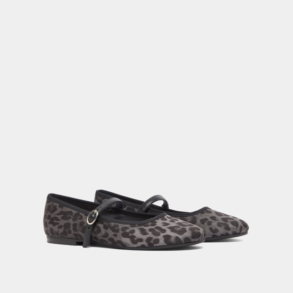Ballet flats with strap in grey leopard textile | DOUCEUR