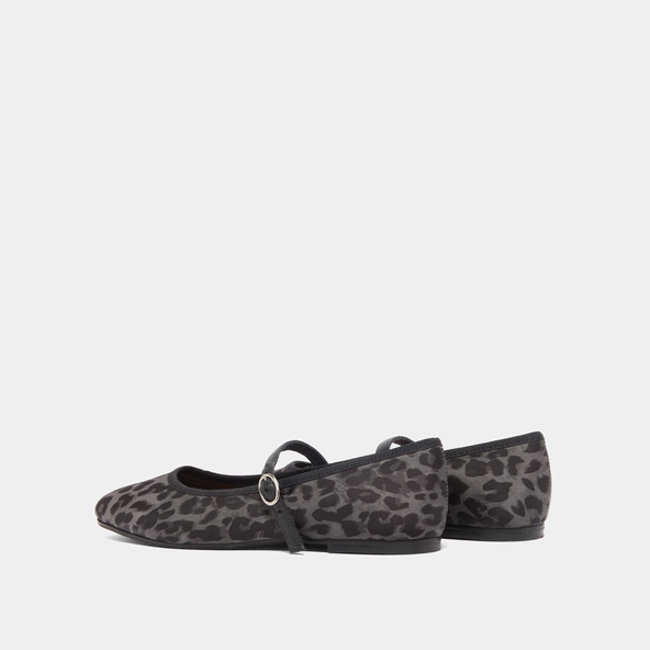 Ballet flats with strap in grey leopard textile | DOUCEUR