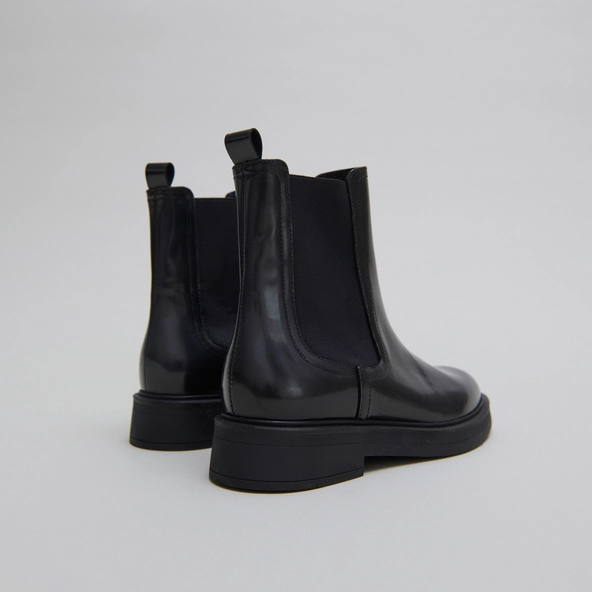 Lowboots with rounded toes in grey glazed leather | AGEN