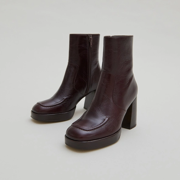 Heeled ankle boots with square toes in chocolate distressed leather | VERONICA