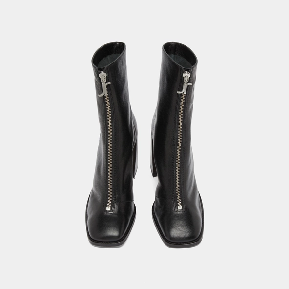 Heeled ankle boots with zip in black leather | VANDANA