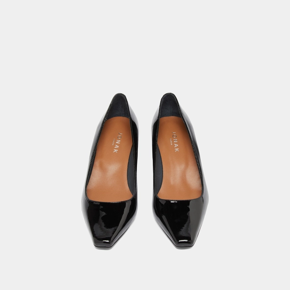 Heeled pumps in black patent | DULINA
