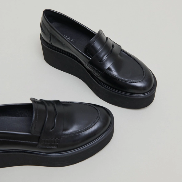 Wedge loafers in black leather | ANJA
