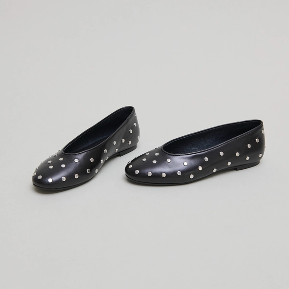 Ballet flats with silver details in black leather | DANIA
